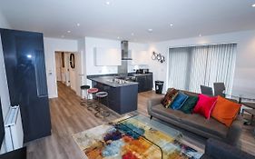 Lovely 2 Bed Apartment With Parking