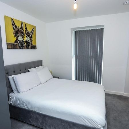 Lovely 2 Bed Apartment With Parking London Exterior photo