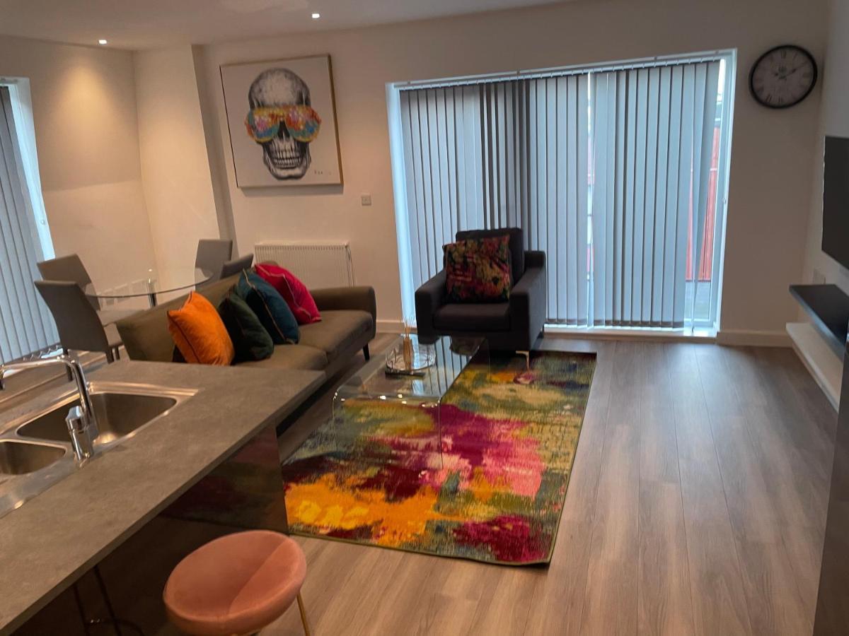 Lovely 2 Bed Apartment With Parking London Exterior photo