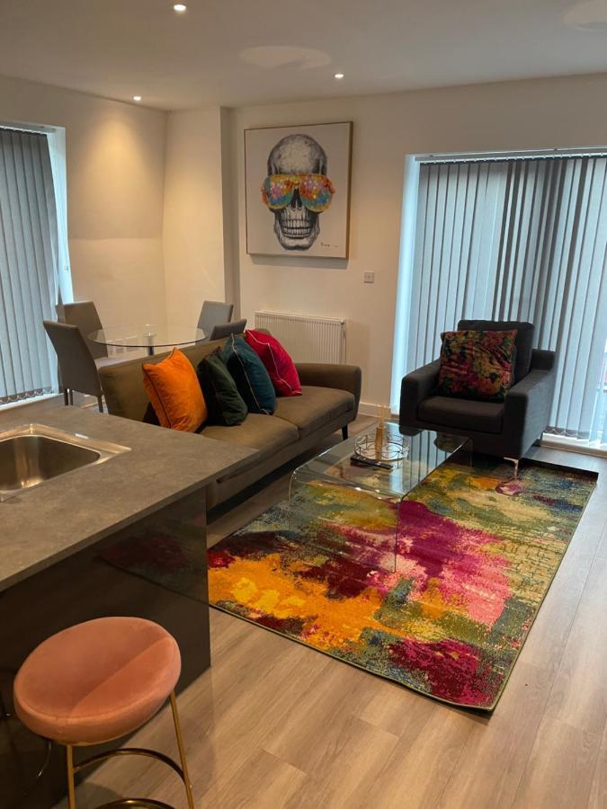 Lovely 2 Bed Apartment With Parking London Exterior photo
